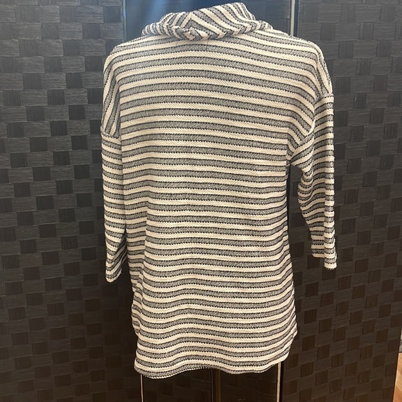 🔴 GRAYSON Cowl neck Top - Large (Black & White Striped) - Picture 2 of 5